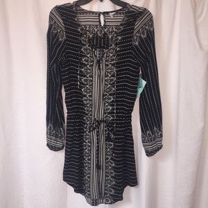 Beach/coverup b&w print long sleeve dress